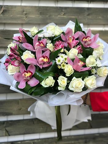 Букет цветов из: Розы и Хризантемы в Новом Ургале