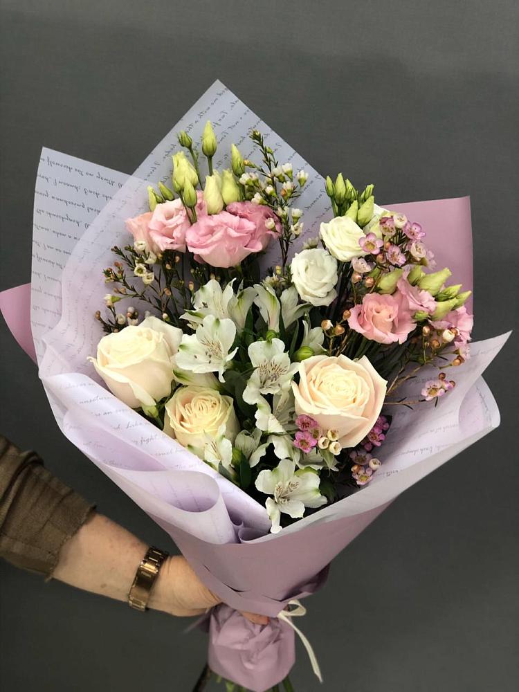 Букет цветов из: Альстромерии, Розы и Лизиантусы в Новом Ургале