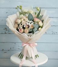 Букет цветов из:  Розы и Лизиантусы в Новом Ургале