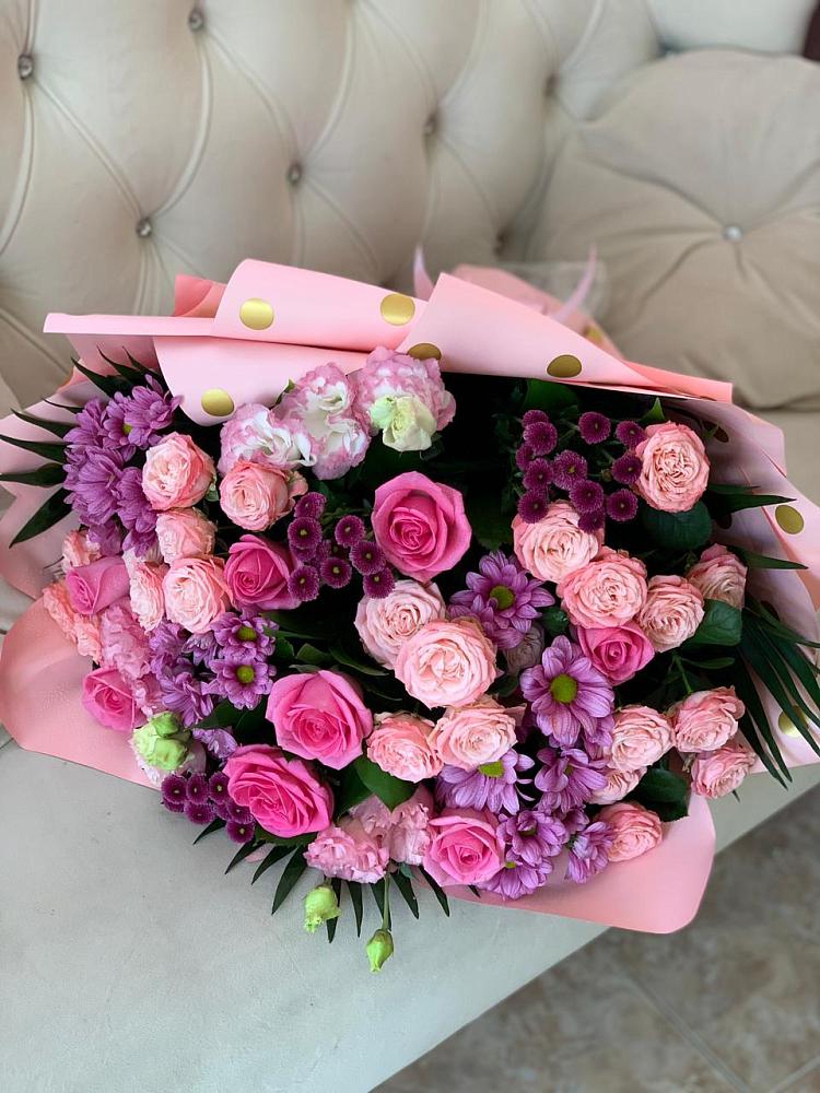 Букет цветов из: Хризантемы, Розы и Лизиантусы в Новом Ургале