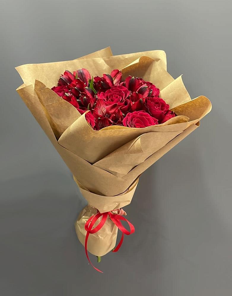 Букет цветов из: Альстромерии и Розы в Новом Ургале