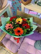Букет цветов из:  Герберы, Хризантемы и Альстромерии в Новом Ургале
