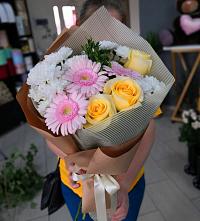 Букет цветов из:  Герберы, Розы и Хризантемы в Новом Ургале