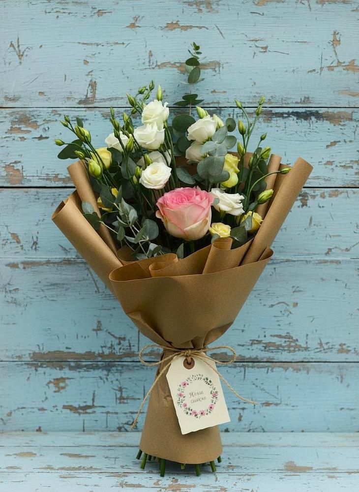 Букет цветов из: Розы и Лизиантусы в Новом Ургале