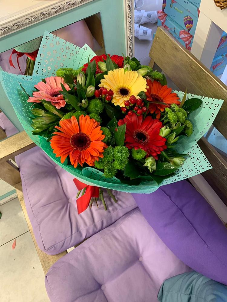 Букет цветов из: Герберы, Хризантемы и Альстромерии в Новом Ургале