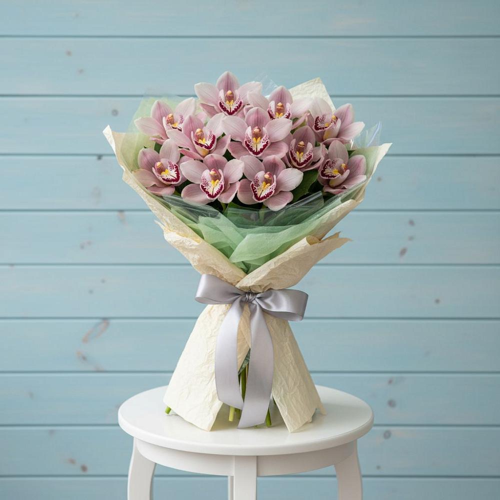 Букет цветов из: Орхидеи и Розы в Новом Ургале