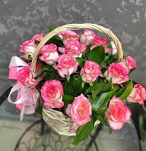Цветочная композиция из Розы в корзине в Новом Ургале
