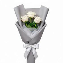 Букет 3 белые розы в Новом Ургале