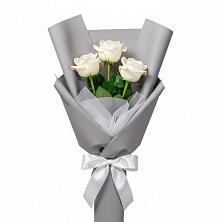 Букет 3 белые розы в Новом Ургале