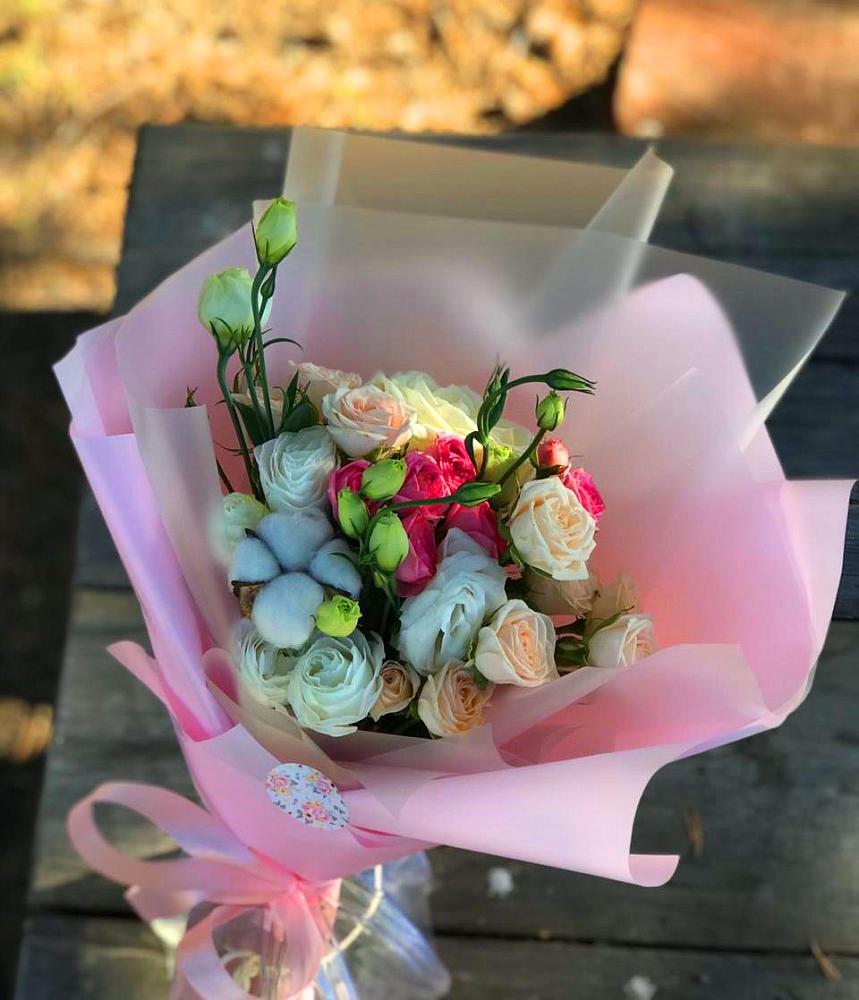 Букет цветов из: Розы и Лизиантусы в Новом Ургале