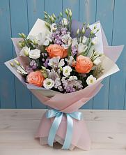 Букет цветов из:  Лизиантусы, Розы, Альстромерии и Гипсофила в Новом Ургале