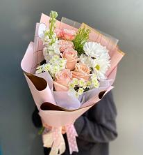 Букет цветов из:  Хризантемы и Розы в Новом Ургале