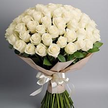 Букет 101 беля роза Белоснежка в Новом Ургале