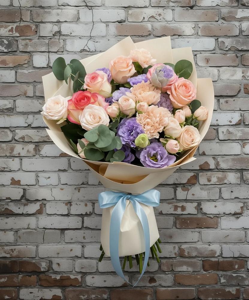 Букет цветов из: Розы, Лизиантусы и Гвоздики в Новом Ургале