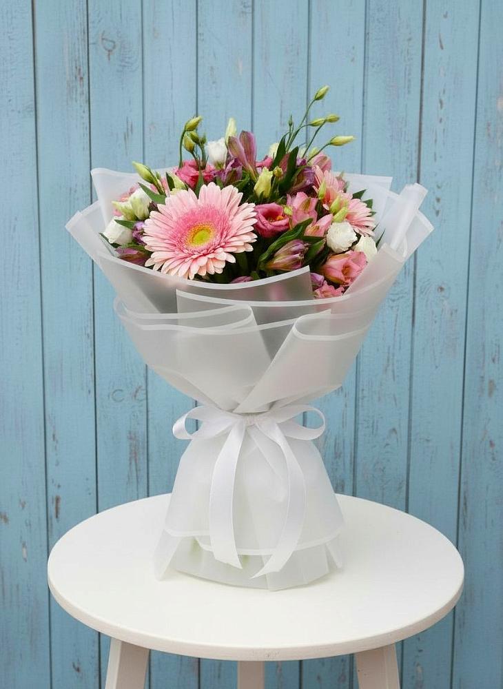 Букет цветов из: Герберы, Альстромерии и Лизиантусы в Новом Ургале