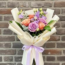 Букет цветов из:  Лизиантусы и Розы в Новом Ургале