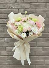 Букет цветов из:  Гвоздики, Розы, Лизиантусы и Хризантемы в Новом Ургале