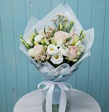 Букет цветов из:  Розы и Лизиантусы в Новом Ургале