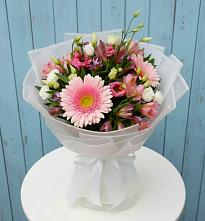 Букет цветов из:  Герберы, Альстромерии и Лизиантусы #REPLACE_PRED# Новом Ургале