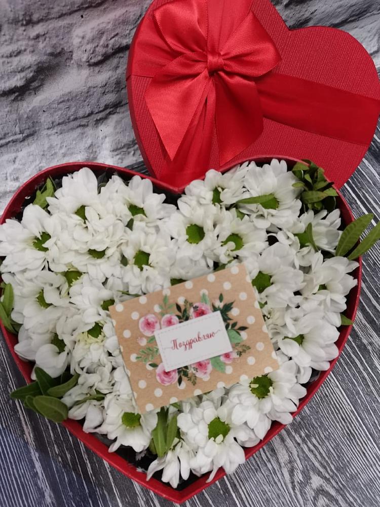 Цветочная композиция из Хризантемы в виде сердца в Новом Ургале