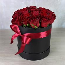 Цветочная композиция из Розы в шляпной коробке в Новом Ургале