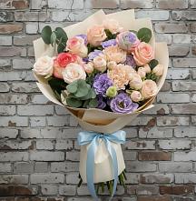 Букет цветов из:  Розы, Лизиантусы и Гвоздики в Новом Ургале