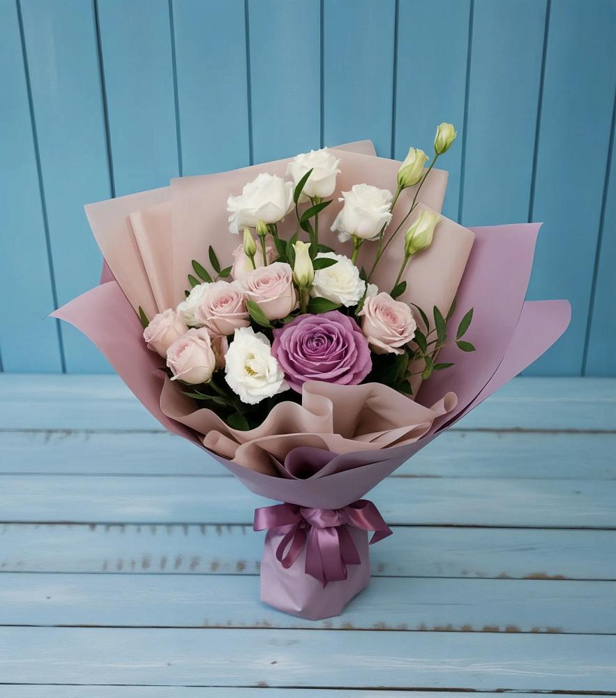 Букет цветов из: Розы и Лизиантусы в Новом Ургале